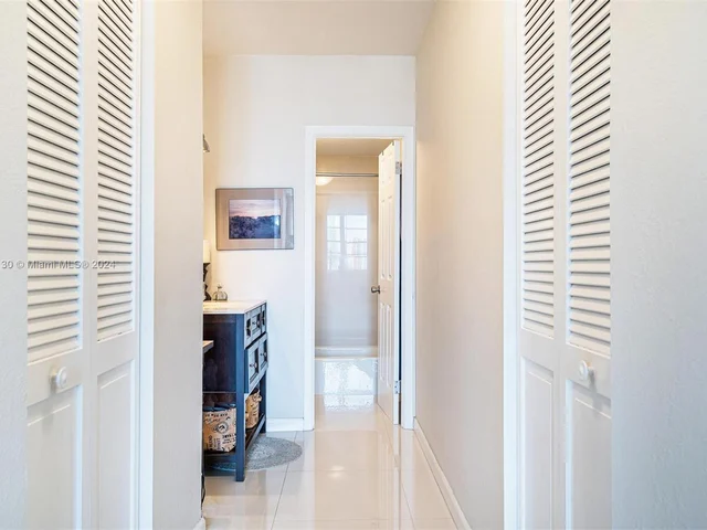 500 Bayview Dr # 731, Sunny Isles Beach FL 33160