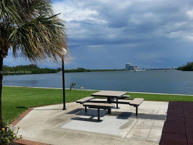 500 Bayview Dr # 731, Sunny Isles Beach FL 33160