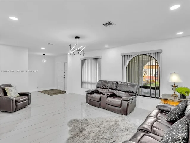 620 Sea Turtle Way, Plantation FL 33324