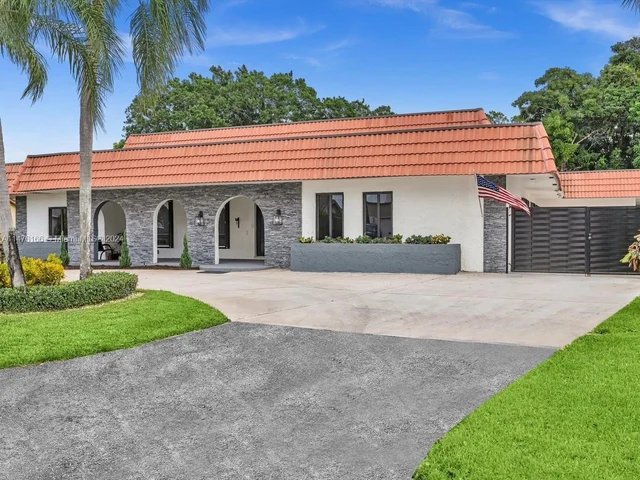 620 Sea Turtle Way, Plantation FL 33324