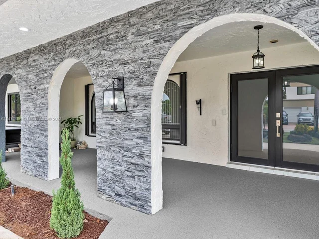 620 Sea Turtle Way, Plantation FL 33324