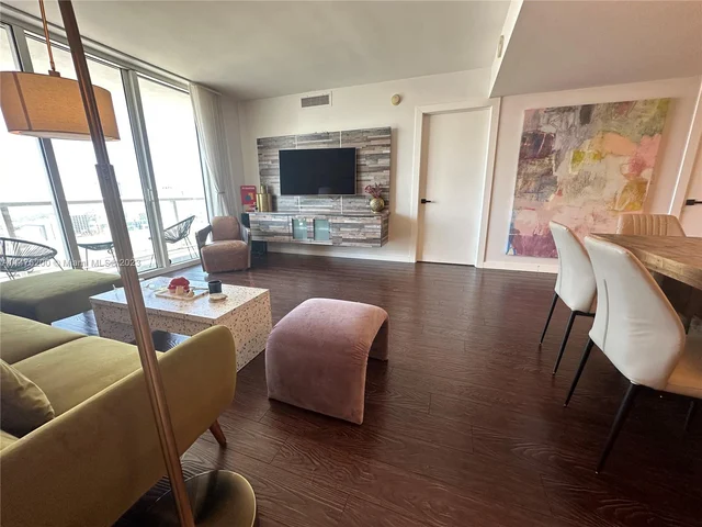 50 Biscayne Blvd # 4311, Miami FL 33132