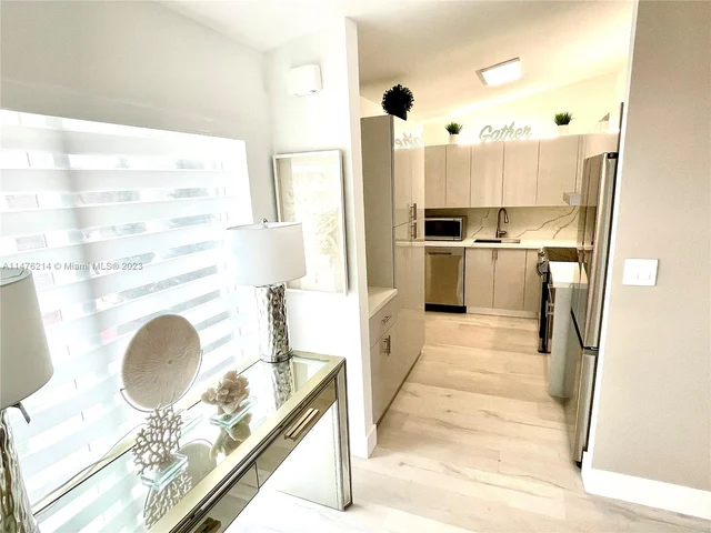 2406 Marathon Ln, Fort Lauderdale FL 33312