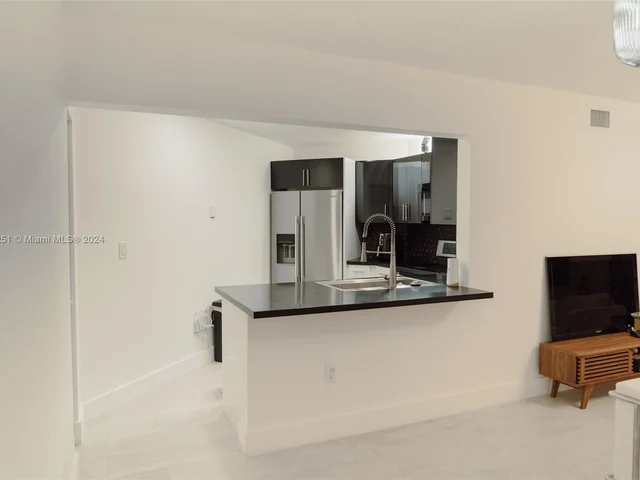 9443 Fontainebleau Blvd # 105, Miami FL 33172