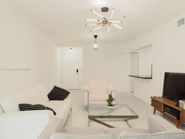 9443 Fontainebleau Blvd # 105, Miami FL 33172