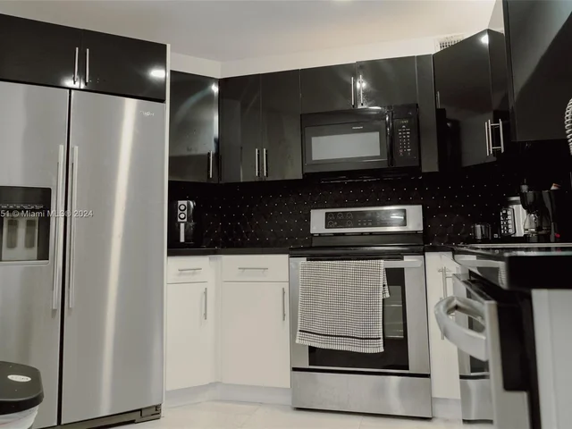 9443 Fontainebleau Blvd # 105, Miami FL 33172