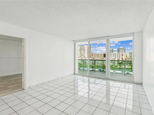 100 Bayview Dr # 629, Sunny Isles Beach FL 33160