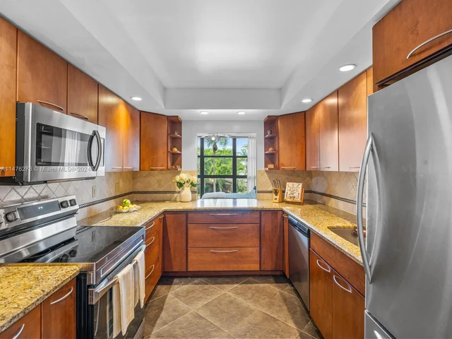 200 Leslie Dr # 329, Hallandale Beach FL 33009