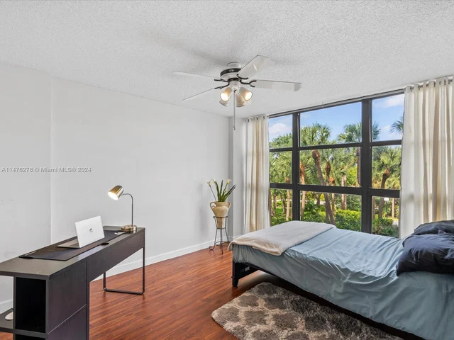 200 Leslie Dr # 329, Hallandale Beach FL 33009