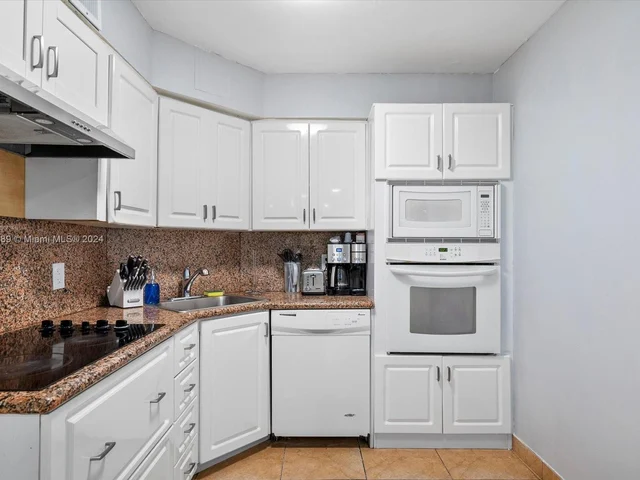 5225 Collins Ave # 910, Miami Beach FL 33140