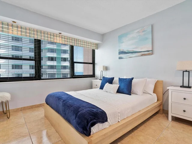 5225 Collins Ave # 910, Miami Beach FL 33140