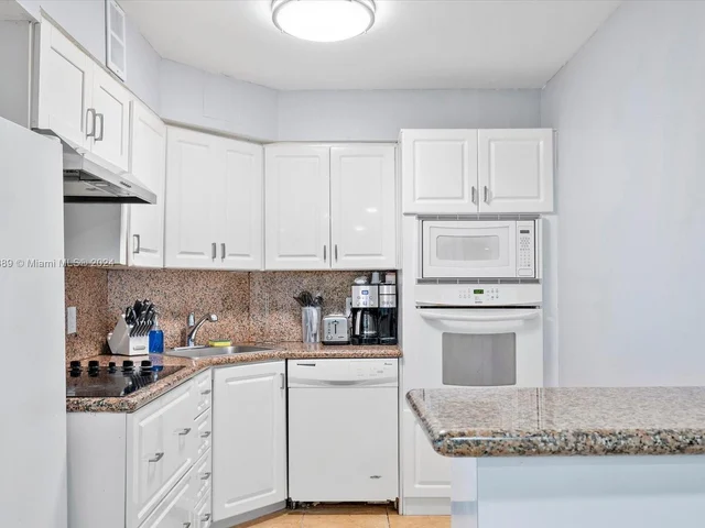 5225 Collins Ave # 910, Miami Beach FL 33140