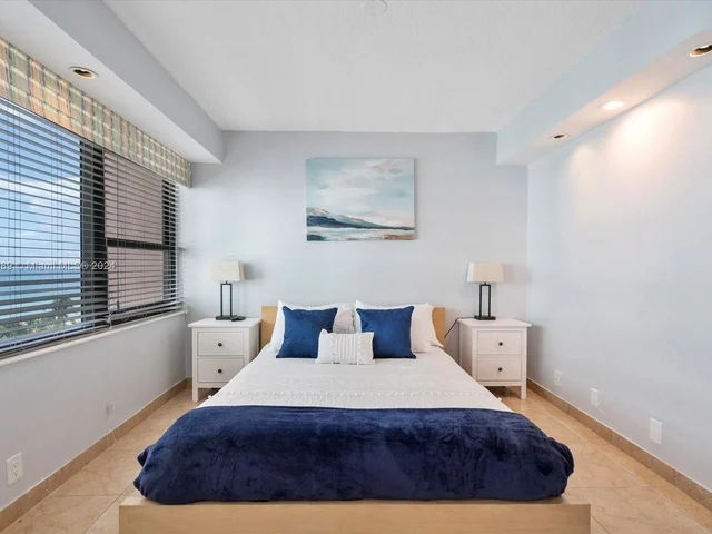 5225 Collins Ave # 910, Miami Beach FL 33140