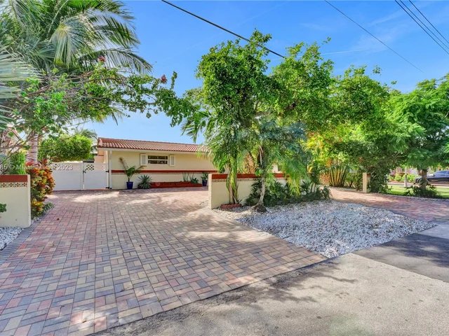 2402 SE 13th Ct, Pompano Beach FL 33062