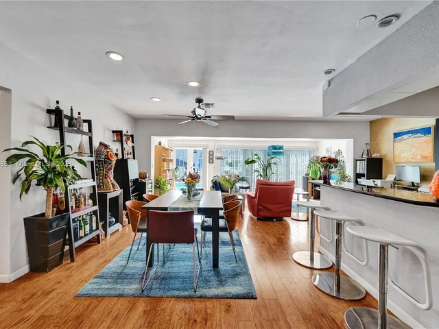 2402 SE 13th Ct, Pompano Beach FL 33062