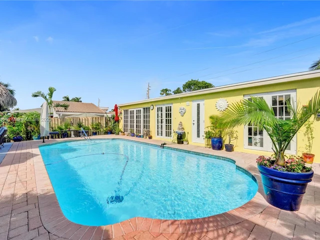 2402 SE 13th Ct, Pompano Beach FL 33062