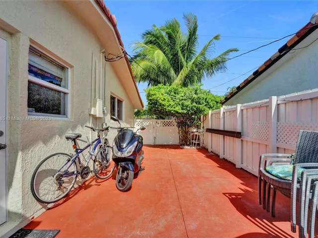 2402 SE 13th Ct, Pompano Beach FL 33062