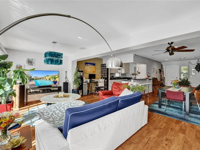 2402 SE 13th Ct, Pompano Beach FL 33062