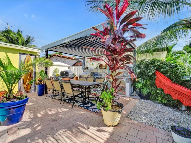 2402 SE 13th Ct, Pompano Beach FL 33062