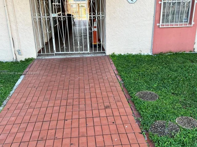 6820 W Flagler St # 409, Miami FL 33144