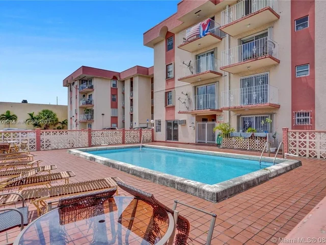 6820 W Flagler St # 409, Miami FL 33144