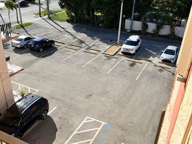 6820 W Flagler St # 409, Miami FL 33144