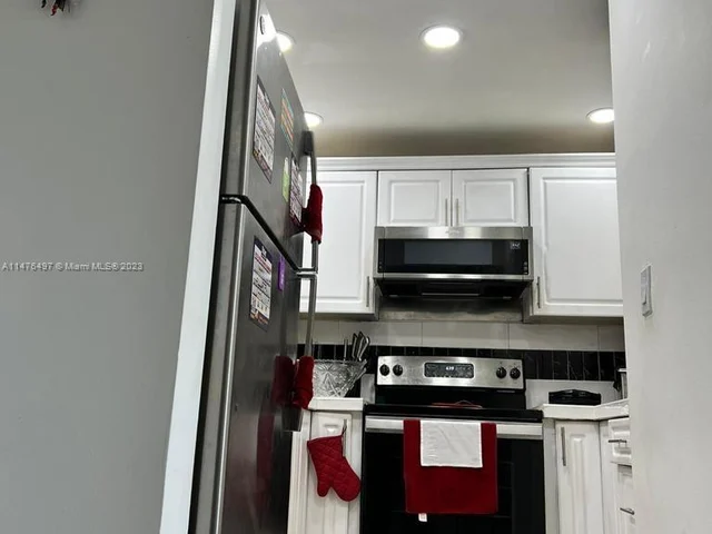 6820 W Flagler St # 409, Miami FL 33144