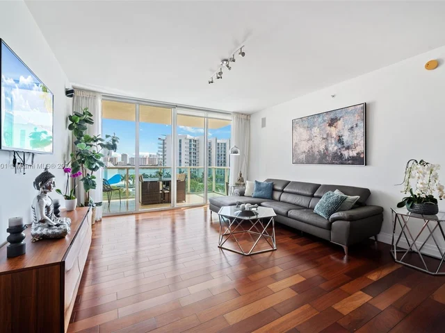 3330 NE 190th St # 717, Aventura FL 33180