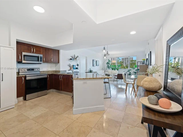 20000 E Country Club Dr # 314, Aventura FL 33180