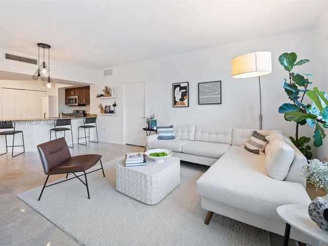 20000 E Country Club Dr # 314, Aventura FL 33180