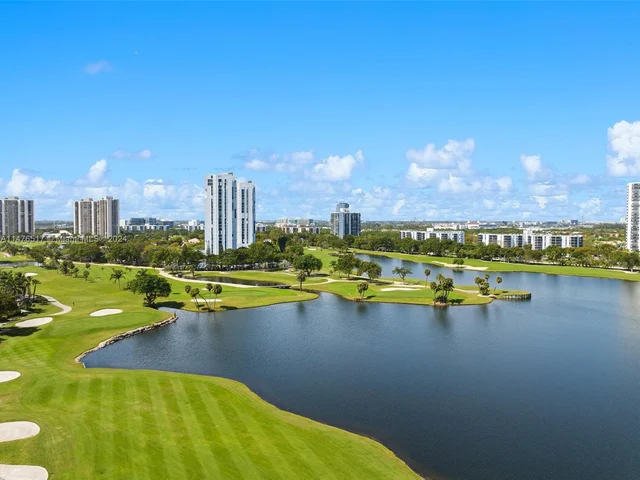 20000 E Country Club Dr # 314, Aventura FL 33180