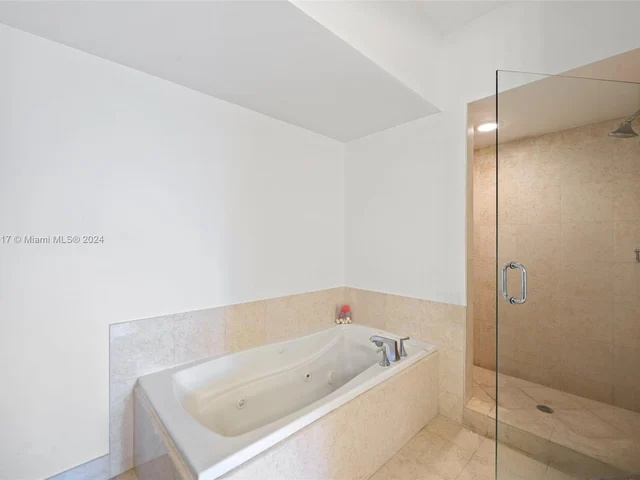 20000 E Country Club Dr # 314, Aventura FL 33180