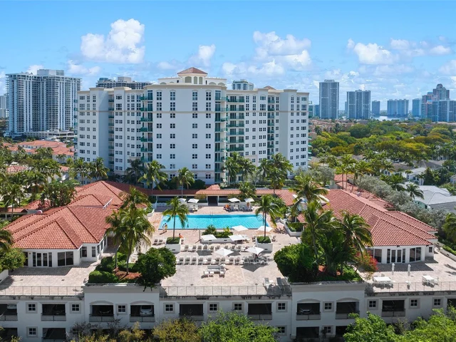 20000 E Country Club Dr # 314, Aventura FL 33180