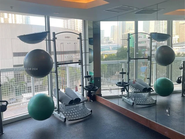 31 SE 5th St # 1908, Miami FL 33131