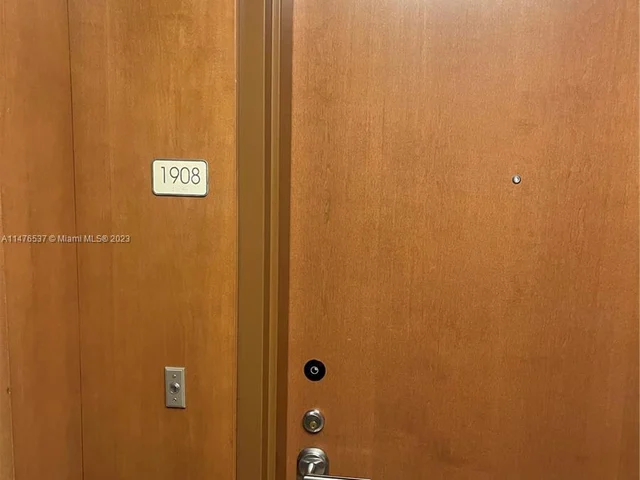 31 SE 5th St # 1908, Miami FL 33131