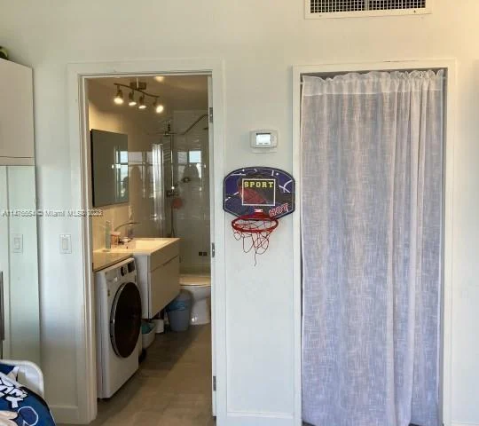 5700 Collins Ave # 16H, Miami Beach FL 33140