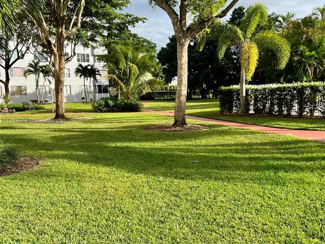 4350 Hillcrest Dr # 800, Hollywood FL 33021