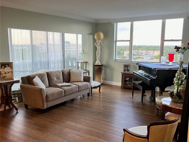 4350 Hillcrest Dr # 800, Hollywood FL 33021