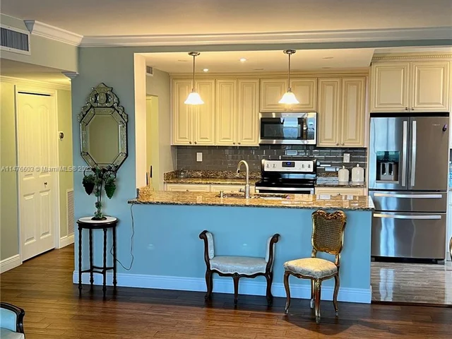 4350 Hillcrest Dr # 800, Hollywood FL 33021