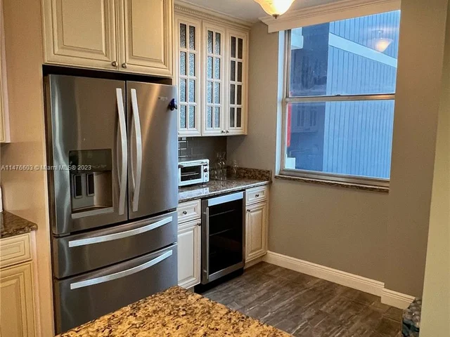 4350 Hillcrest Dr # 800, Hollywood FL 33021