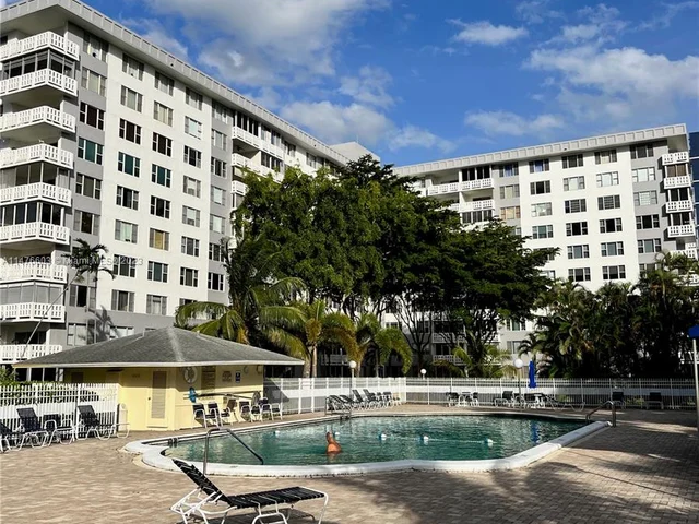 4350 Hillcrest Dr # 800, Hollywood FL 33021