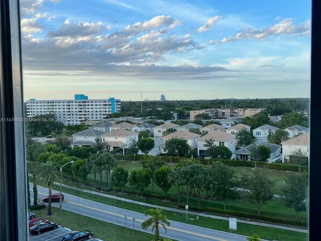 4350 Hillcrest Dr # 800, Hollywood FL 33021