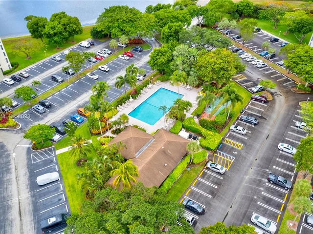 3091 N Course Dr # 702, Pompano Beach FL 33069