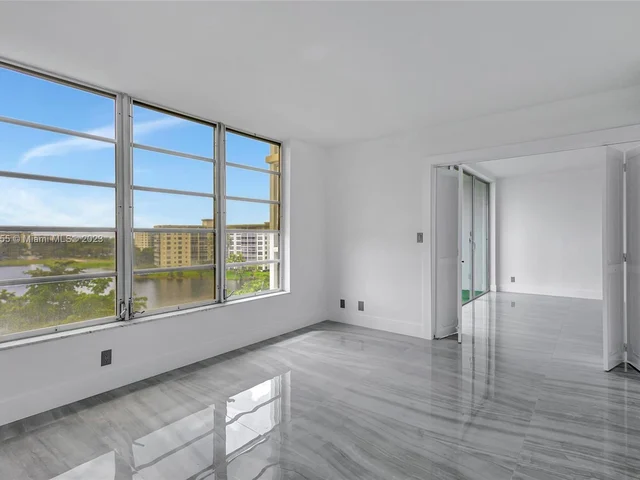 3091 N Course Dr # 702, Pompano Beach FL 33069