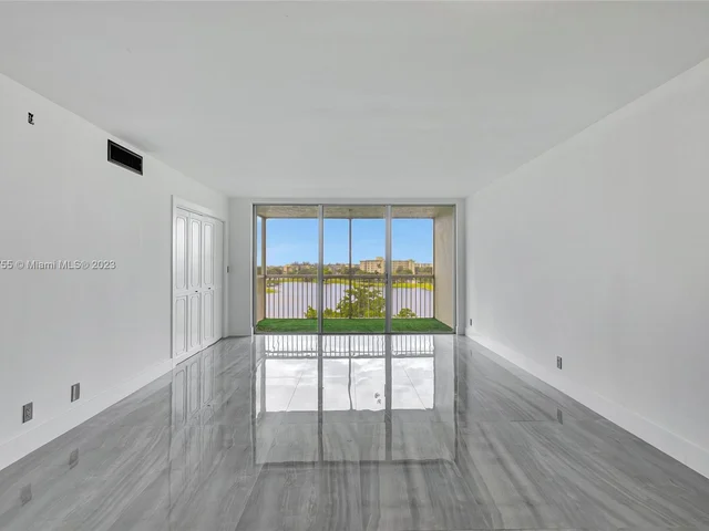 3091 N Course Dr # 702, Pompano Beach FL 33069