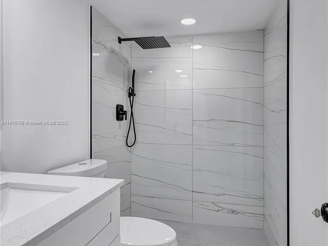 3091 N Course Dr # 702, Pompano Beach FL 33069