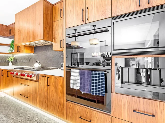 9065 Emerson Ave, Surfside FL 33154