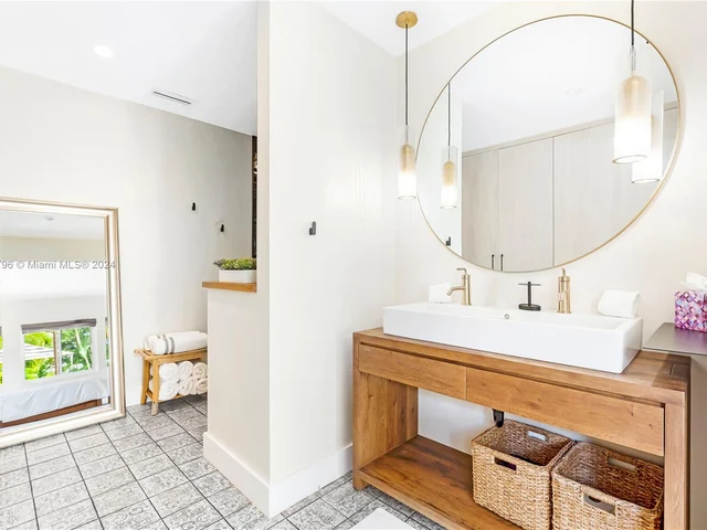 9065 Emerson Ave, Surfside FL 33154