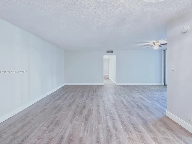 920 NE 199th St # 3S, Miami FL 33179