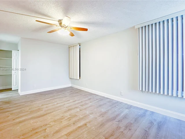 920 NE 199th St # 3S, Miami FL 33179